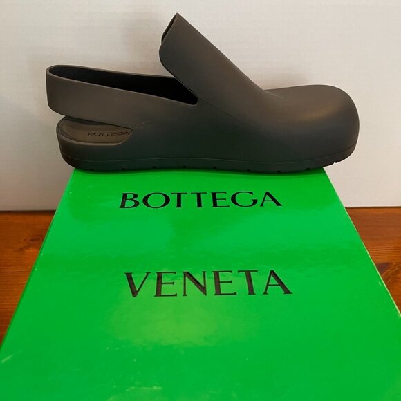 Bottega Veneta 661269 Womens Matt Rubber Black Sandals - Picture 2 of 11